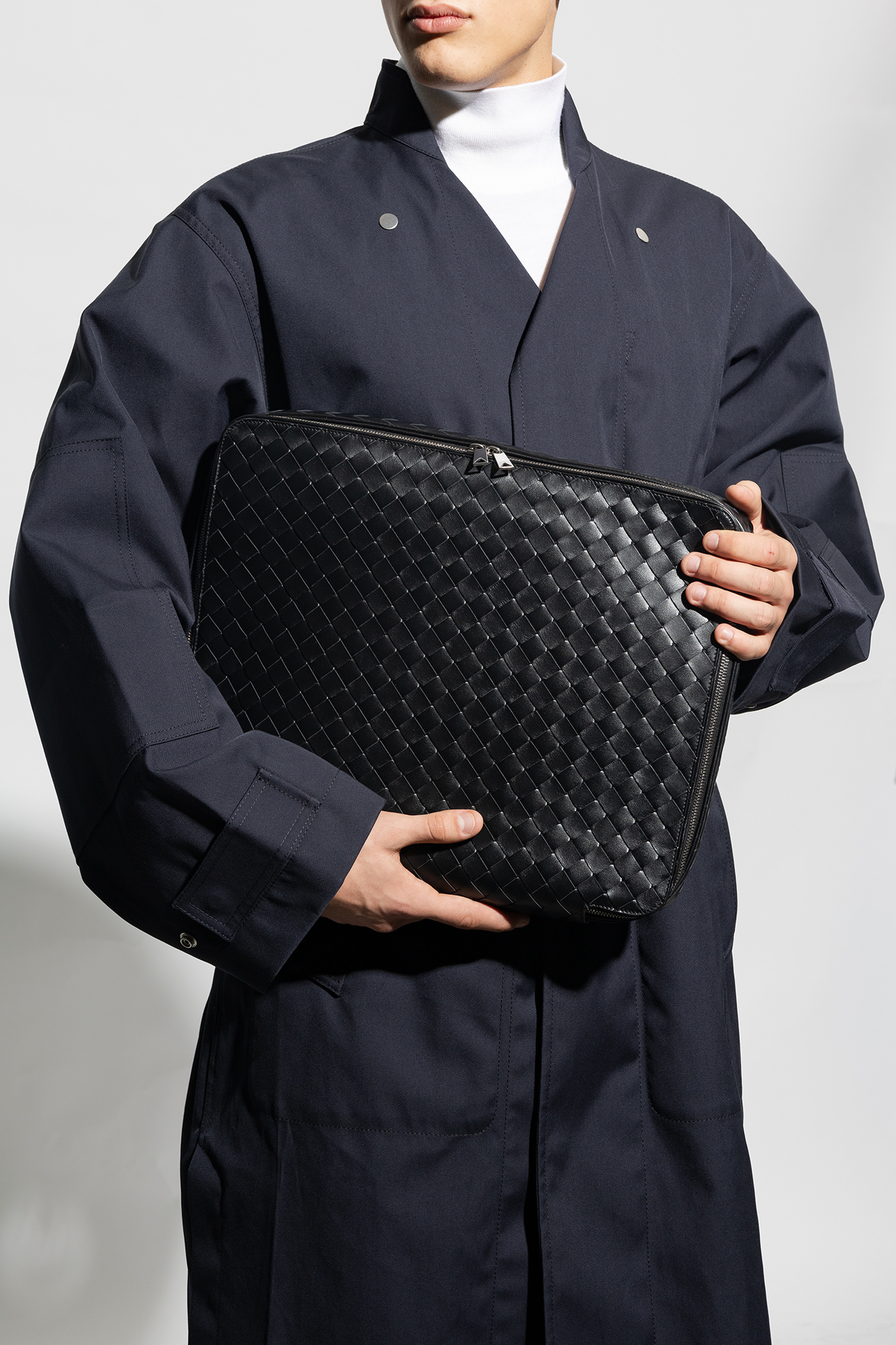 Preto 'Intrecciato Medium' travel case Bottega Veneta - Vitkac